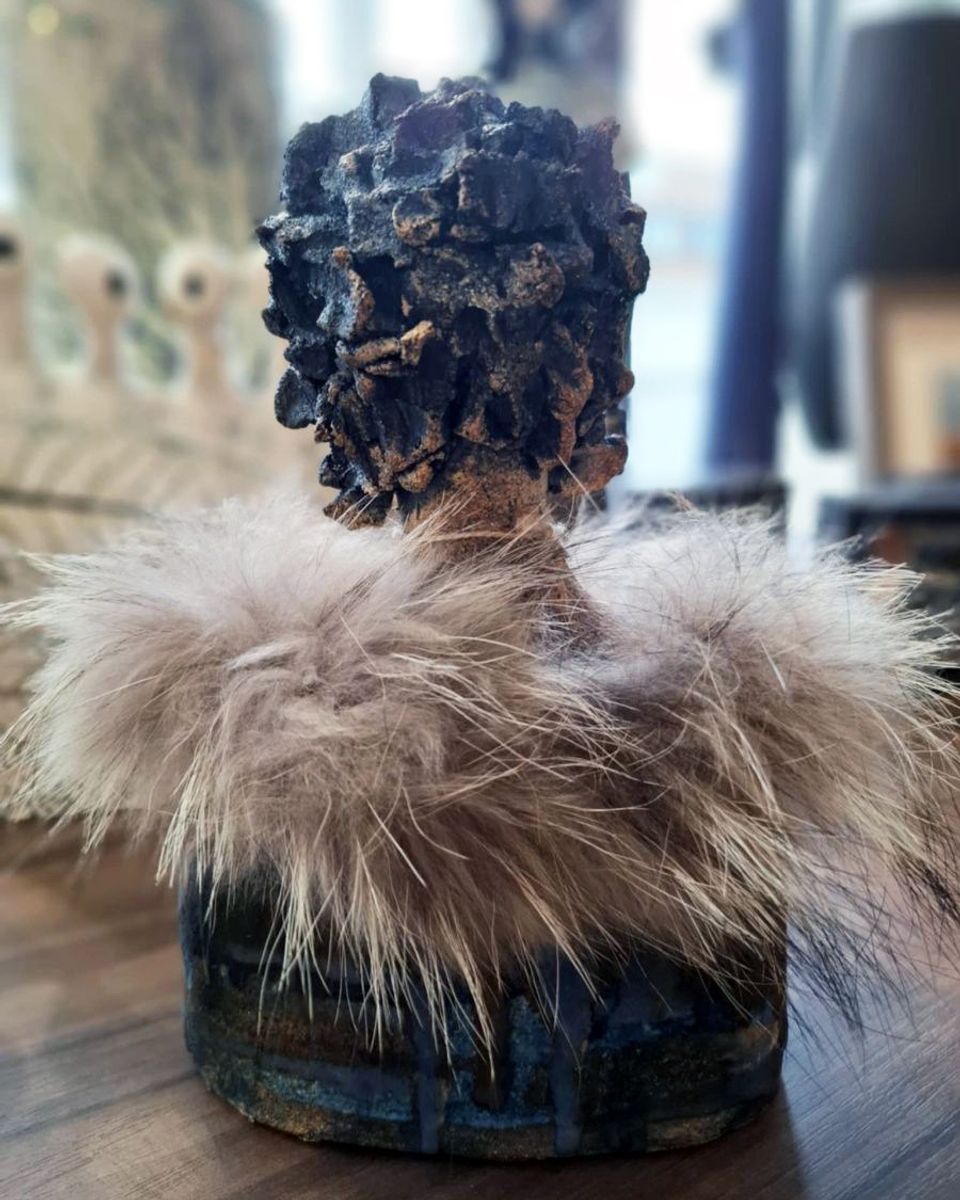 Byste i blått med pelskrage Nr. 189